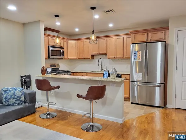 $2,550 | 45 East Palisades Boulevard, Unit 4, Palisades Park, NJ 07650