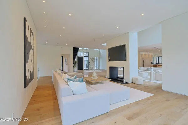 $11,750,000 | 41 Mohawk Lane, Greenwich, CT 06831