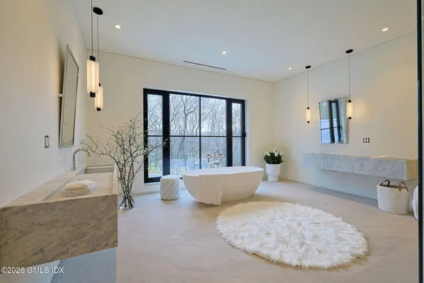 $11,750,000 | 41 Mohawk Lane, Greenwich, CT 06831