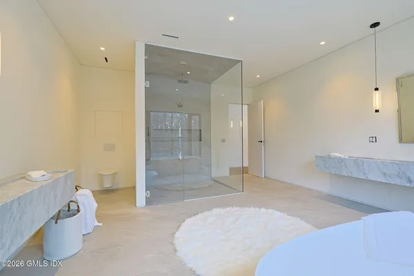 $11,750,000 | 41 Mohawk Lane, Greenwich, CT 06831