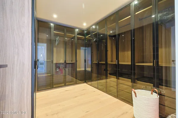 $11,750,000 | 41 Mohawk Lane, Greenwich, CT 06831