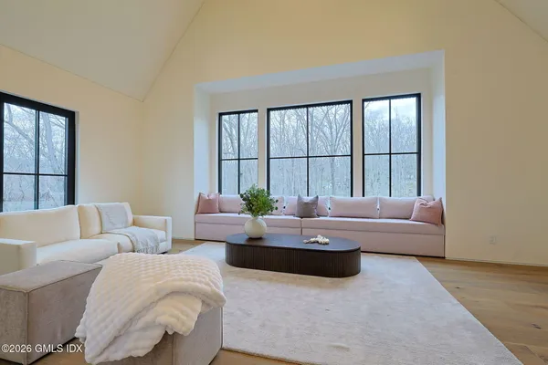 $11,750,000 | 41 Mohawk Lane, Greenwich, CT 06831