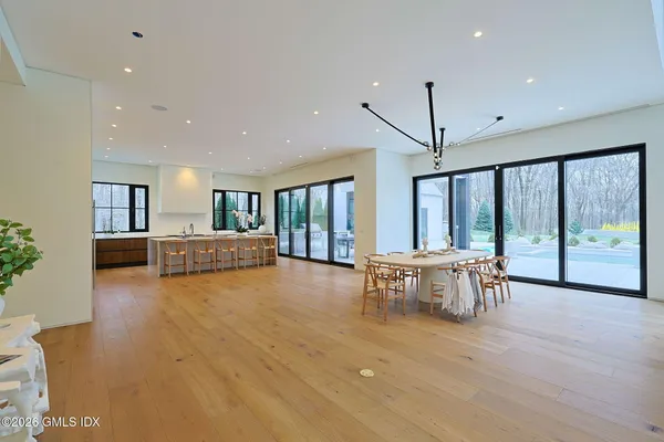 $11,750,000 | 41 Mohawk Lane, Greenwich, CT 06831