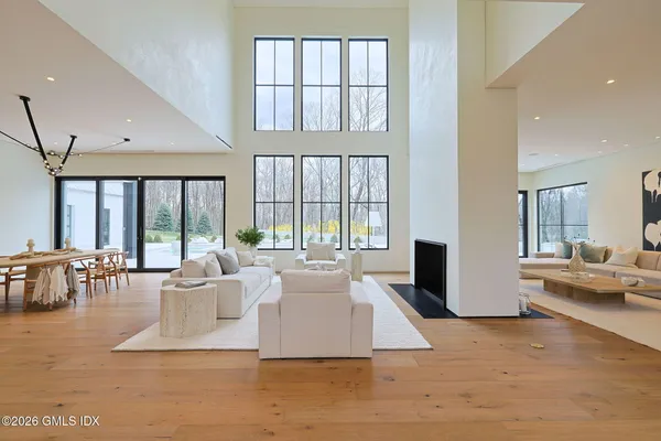 $11,750,000 | 41 Mohawk Lane, Greenwich, CT 06831