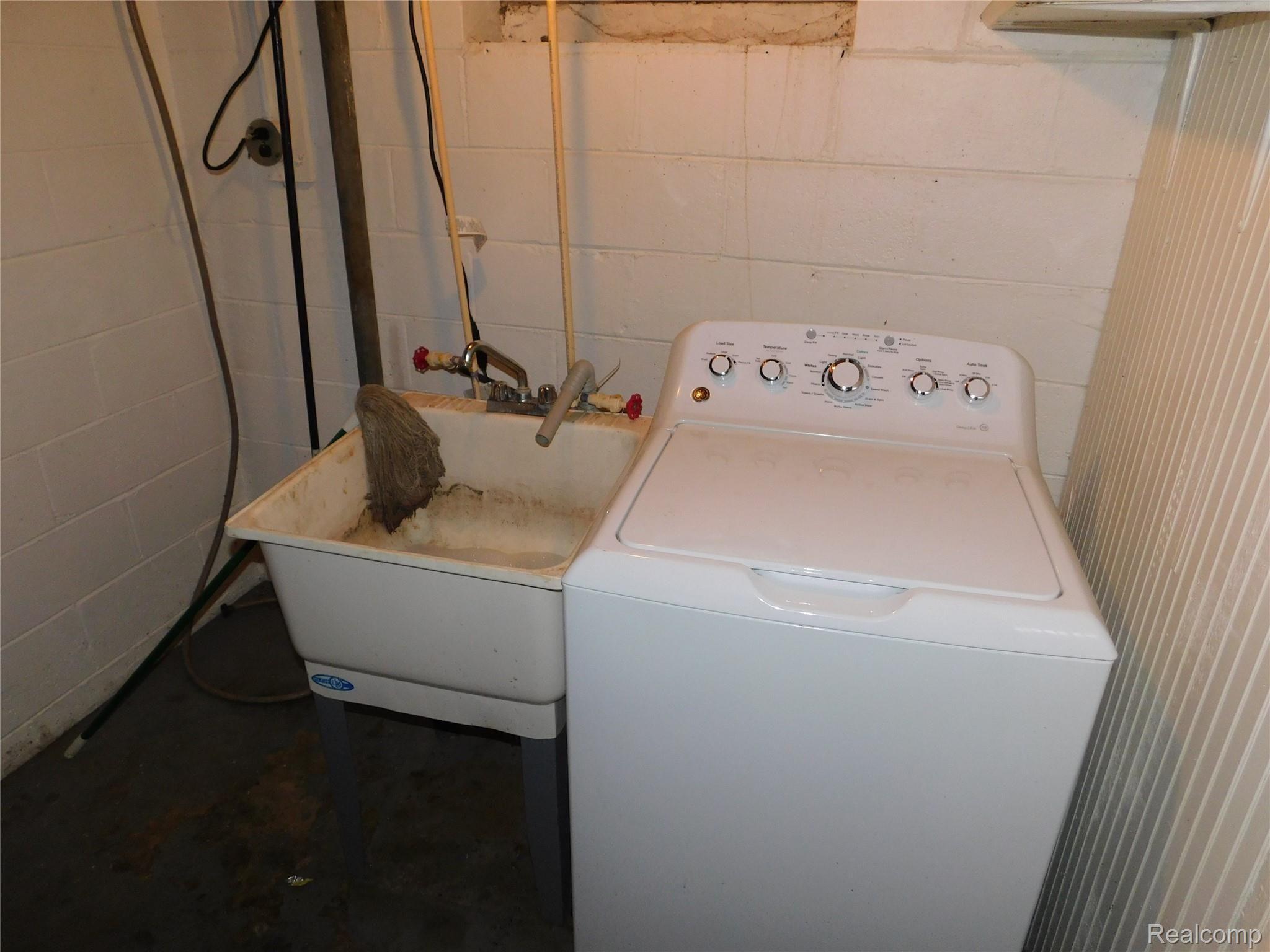 19420 Burt Road Detroit, MI 48219 - Photo 19 of 25 DSCN0143.JPG