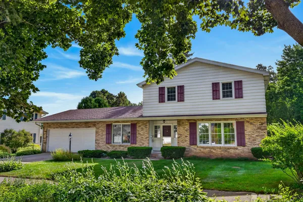 $700,000 | 5 Parklawn Place, Madison, WI 53705