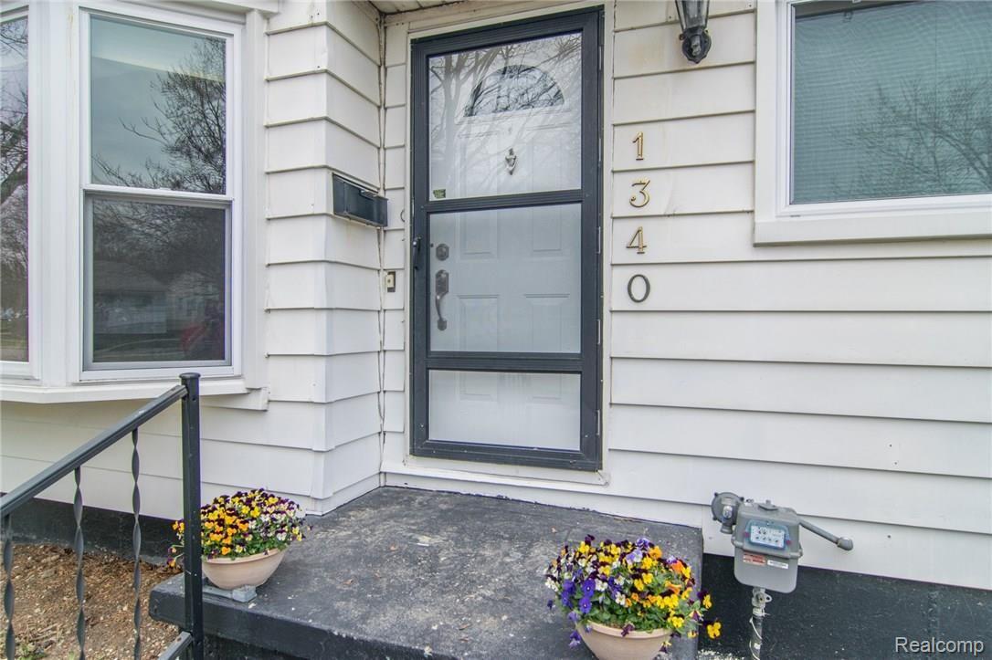 1340 Hampton Road Mount Clemens, MI 48043 - Photo 2 of 39 DSC_0002.jpg