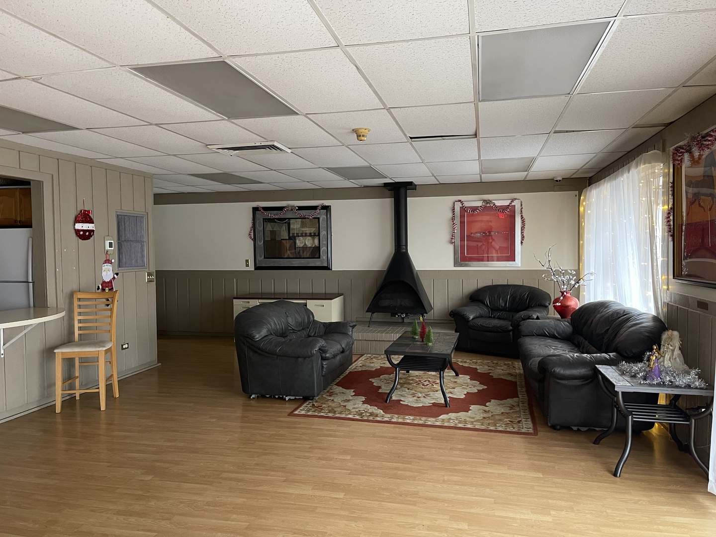 9-s116 S Frontage Road, Unit 27104 Darien, IL 60527 - Photo 15 of 15 a living room with furniture