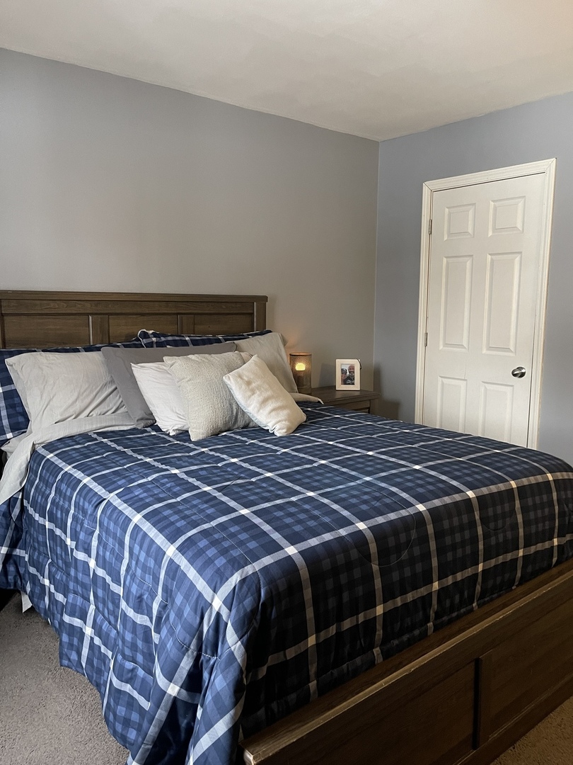 9-s116 S Frontage Road, Unit 27104 Darien, IL 60527 - Photo 9 of 15 a bedroom with a bed and window