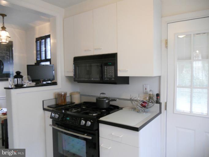 823 Kingston Road Baltimore, MD 21212 - Photo 4 of 18 Kitchen