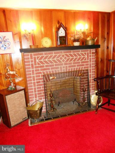 823 Kingston Road Baltimore, MD 21212 - Photo 7 of 18 Family Room