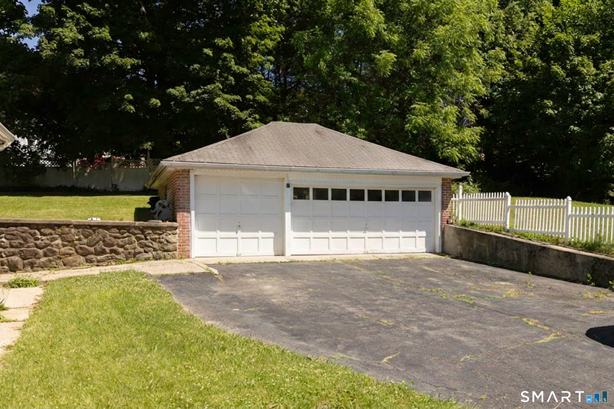 33 Maplewood Street Waterbury, CT 06708 - Photo 10 of 19