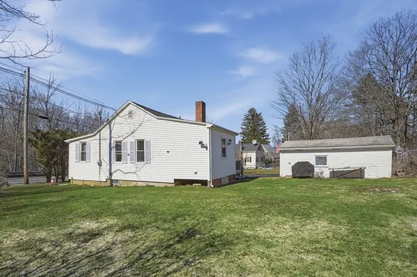 a view of a house with a yard