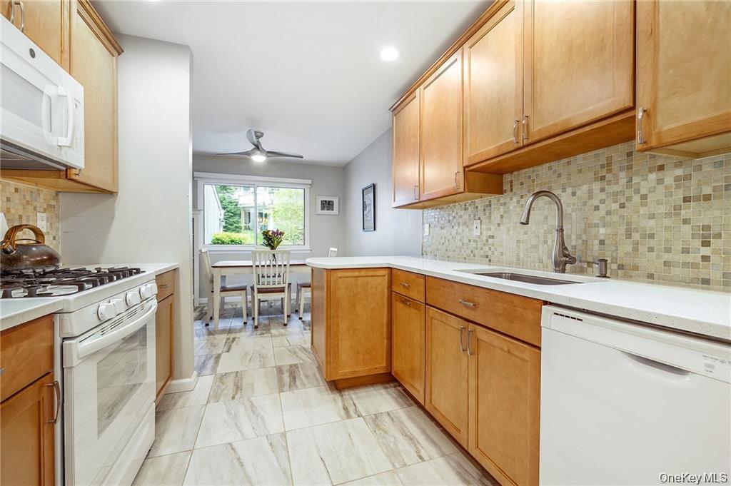 11 Timber Ridge, Unit 11 Mount Kisco, NY 10549 - Photo 10 of 33 Gallery Image 10