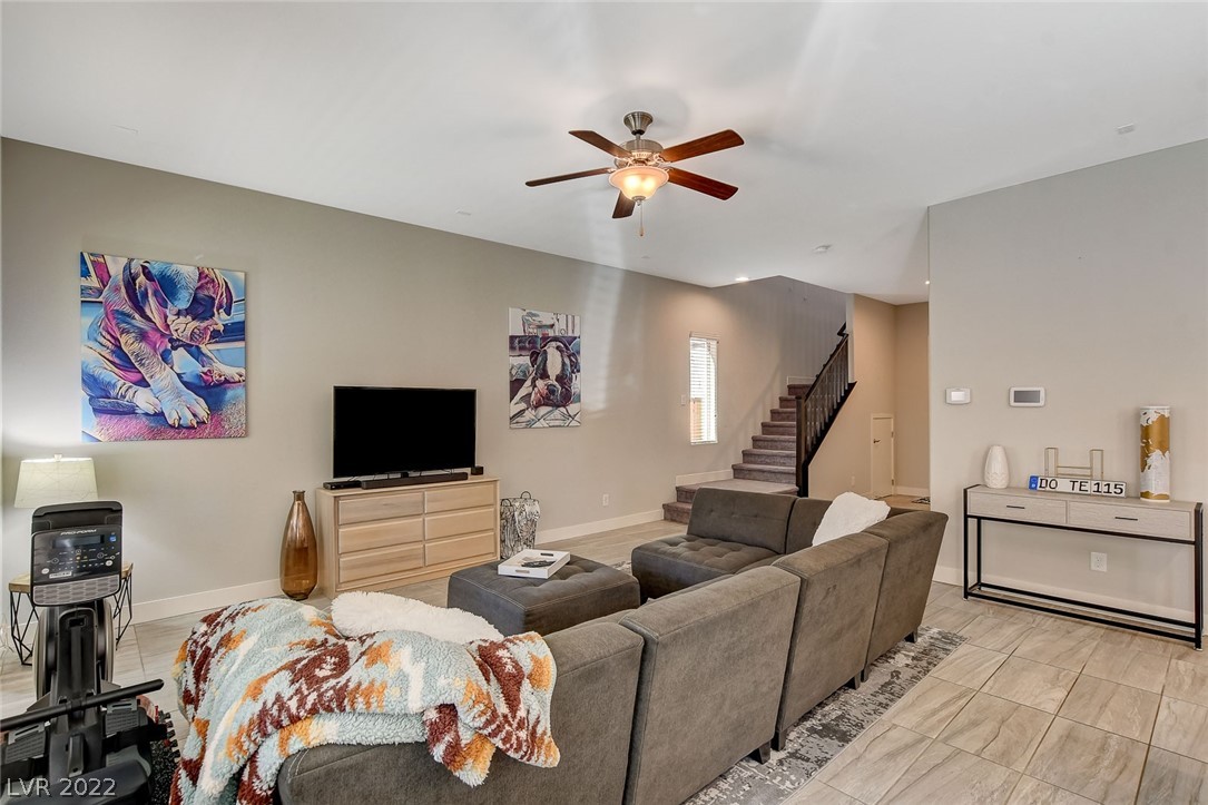 89 Einstein Ridge Way Las Vegas, NV 89183 - Photo 4 of 41 Gallery Image 4