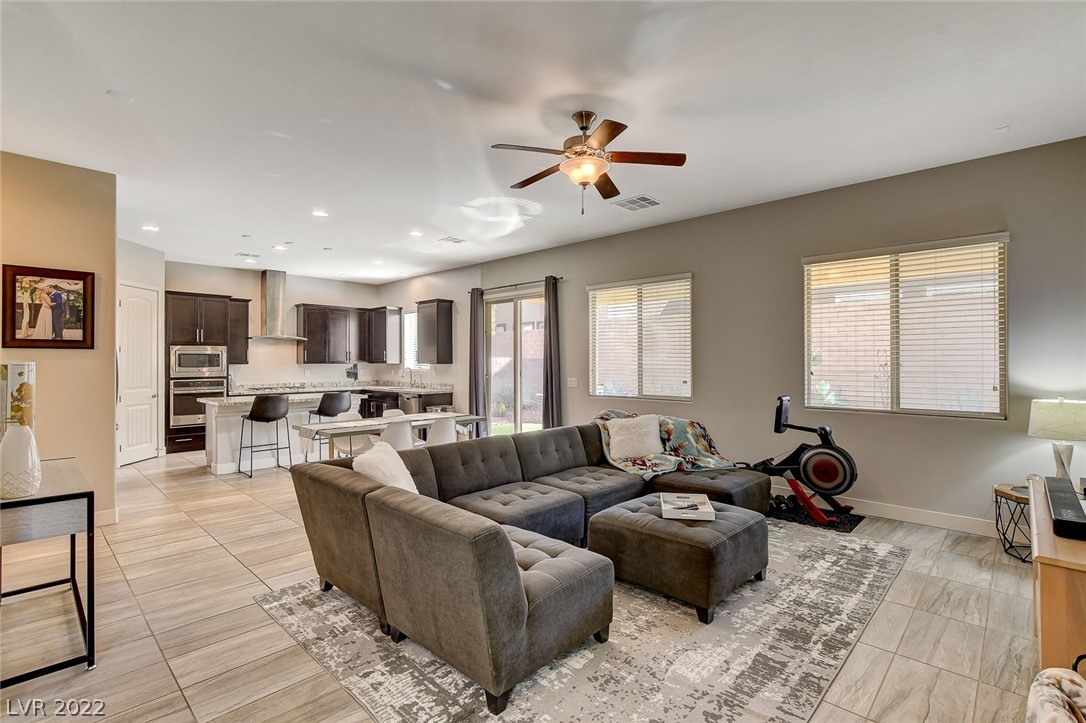 89 Einstein Ridge Way Las Vegas, NV 89183 - Photo 6 of 41 Gallery Image 6