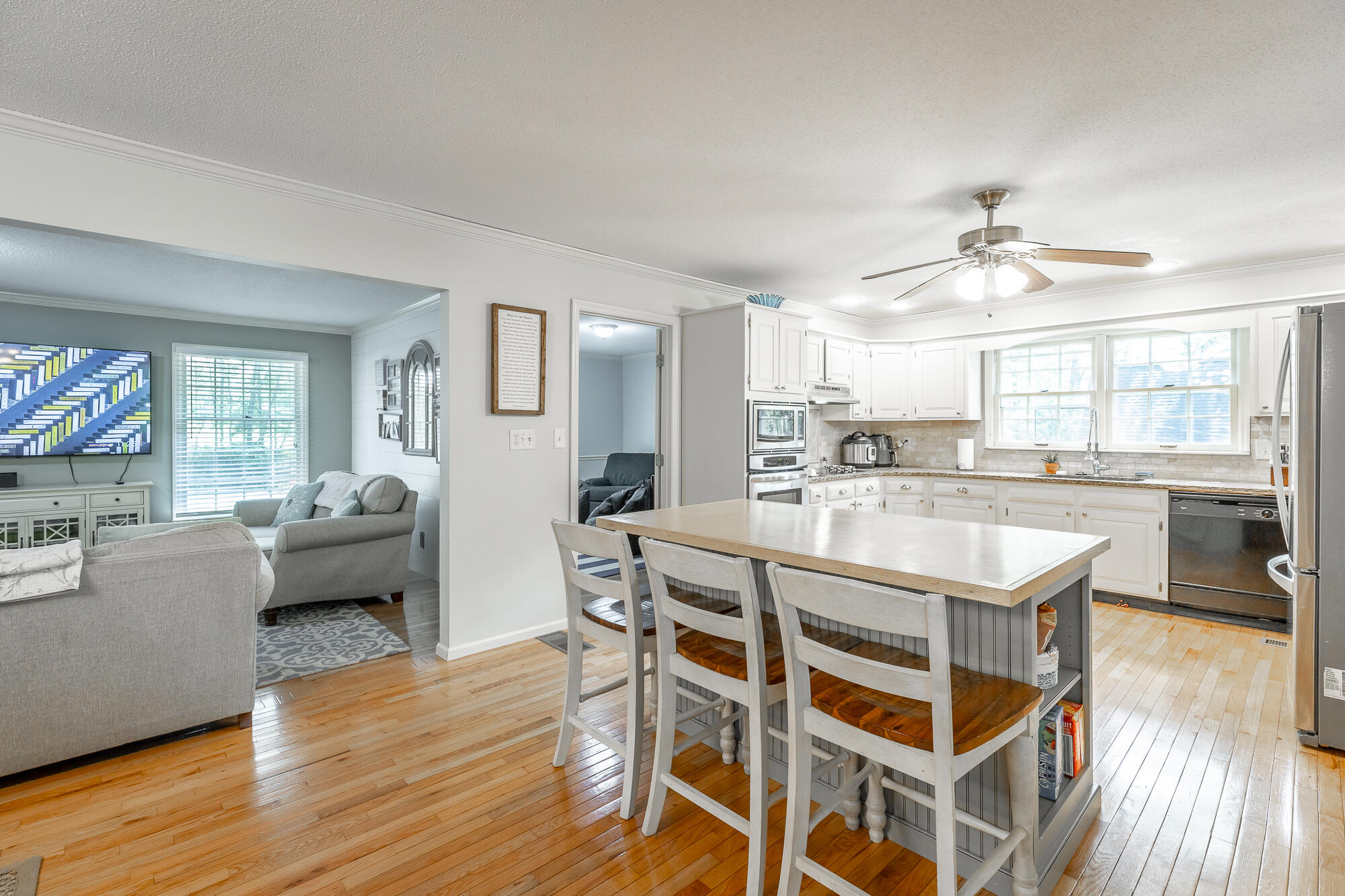 708 Hartman Road Hixson, TN 37343 - Photo 8 of 53 Eat up island