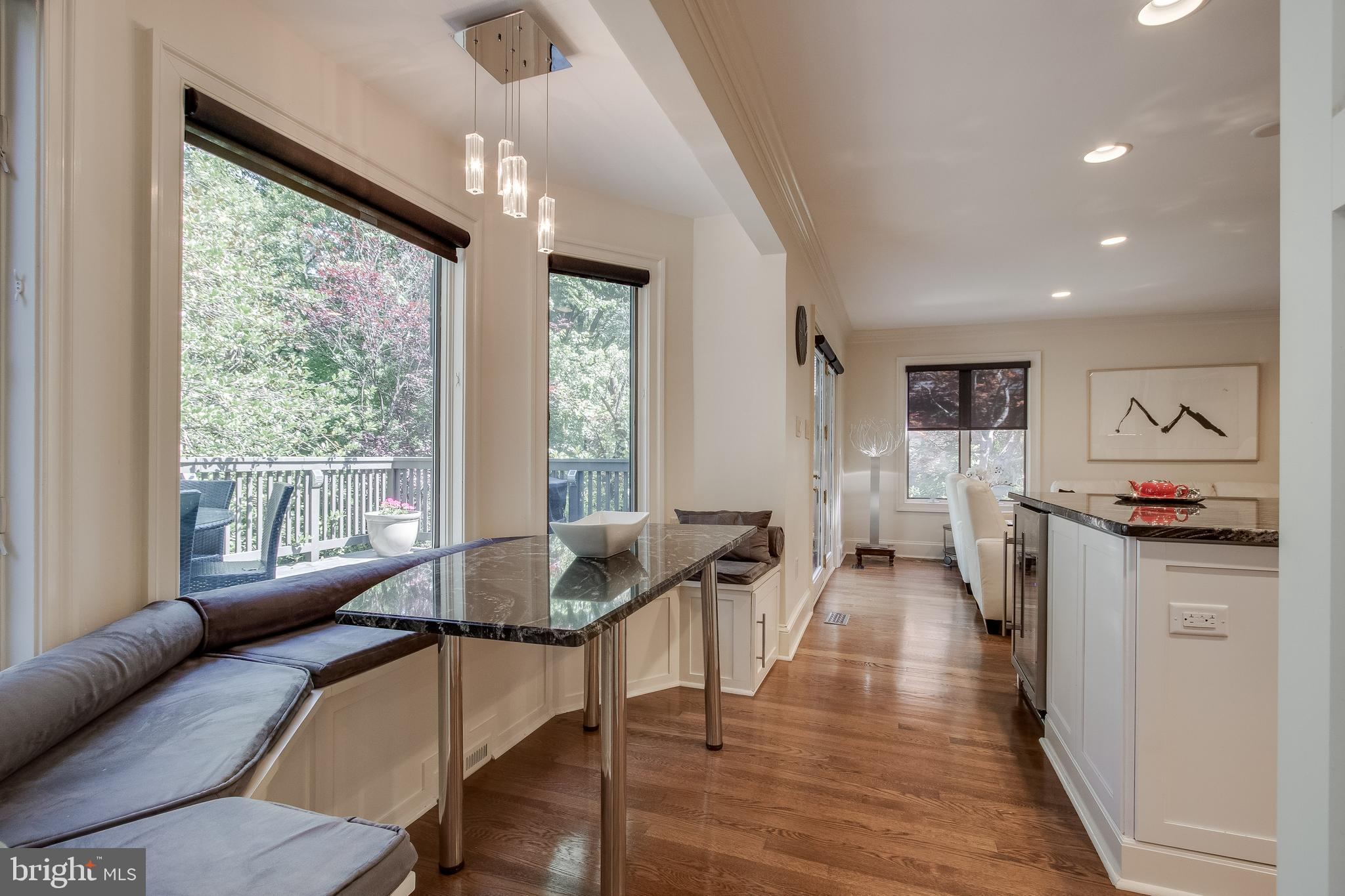 7346 Hooking Road McLean, VA 22101 - Photo 14 of 53 Entering kit frm DR - Banquette eating space