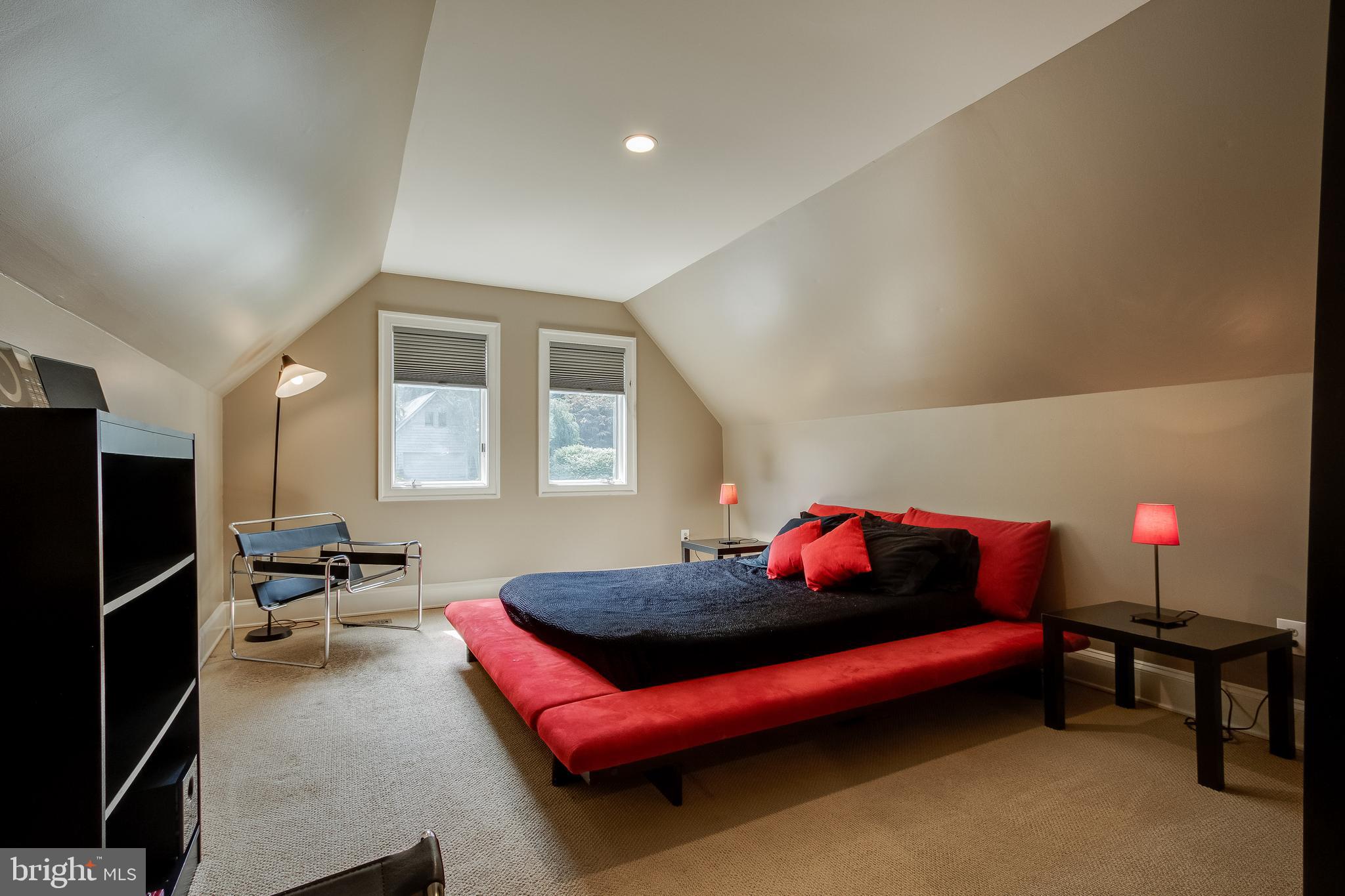 7346 Hooking Road McLean, VA 22101 - Photo 28 of 53 This is 2nd largest Bdrm upstrs.