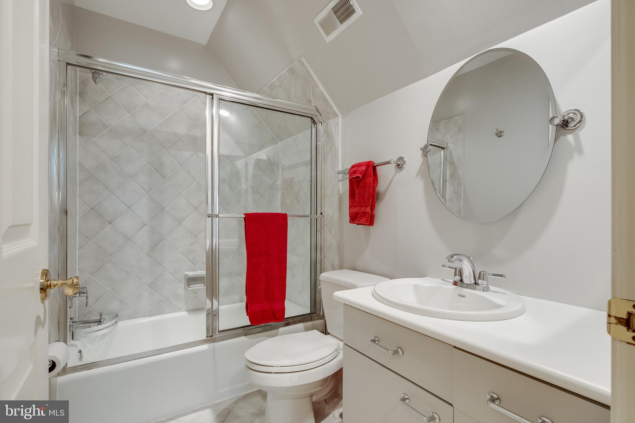 7346 Hooking Road McLean, VA 22101 - Photo 31 of 53 Upstairs Hall Bathroom