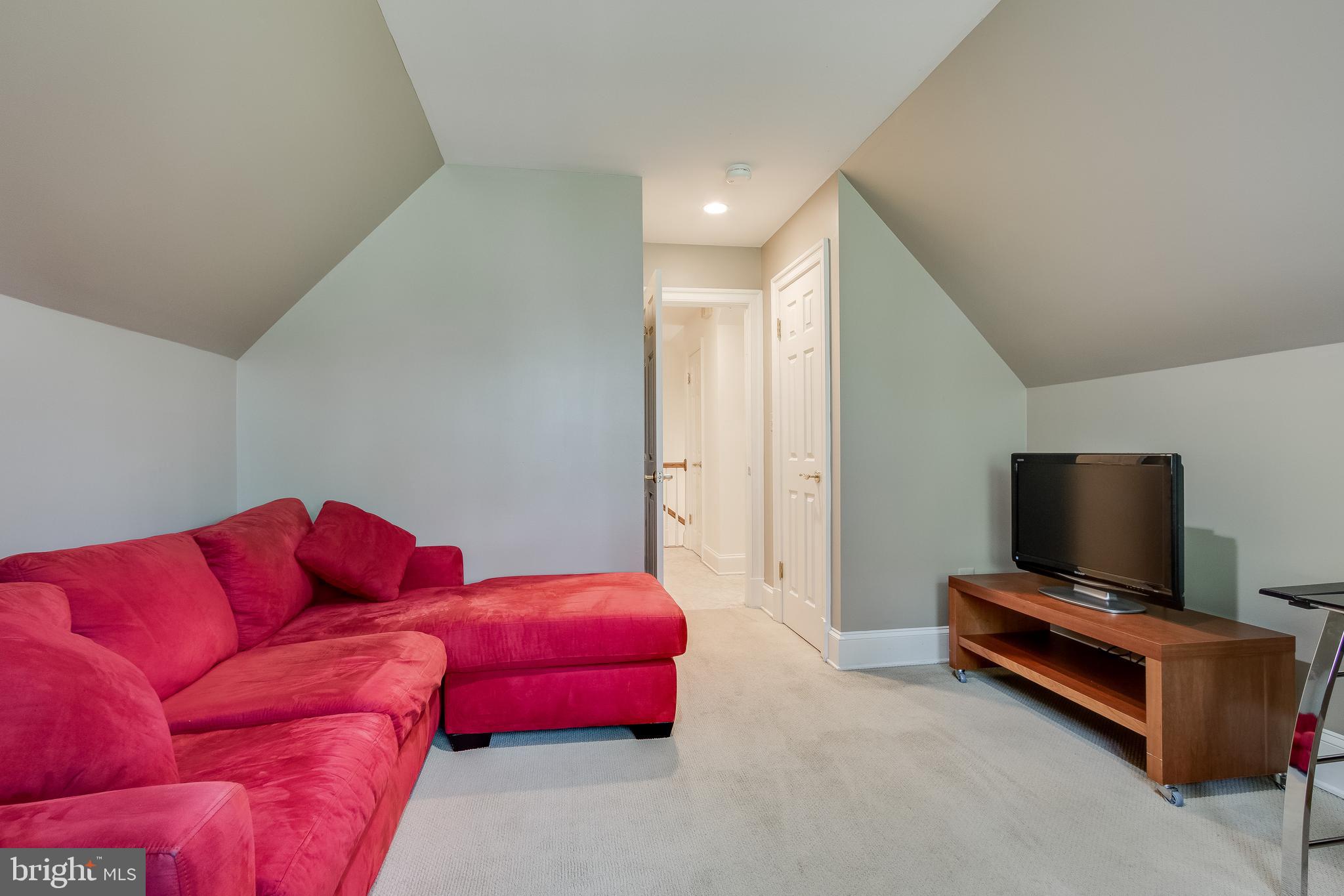 7346 Hooking Road McLean, VA 22101 - Photo 32 of 53 smallest bdrm. just a "step-in" closet