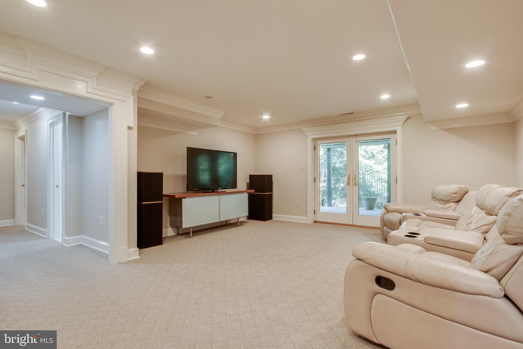 7346 Hooking Road McLean, VA 22101 - Photo 41 of 53 Dif view showing doors to lower patio