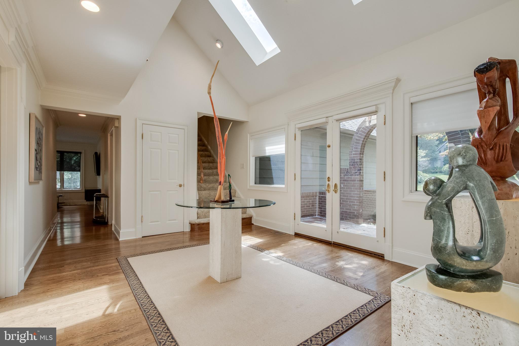 7346 Hooking Road McLean, VA 22101 - Photo 7 of 53 Graceful , light filled , welcoming Foyer