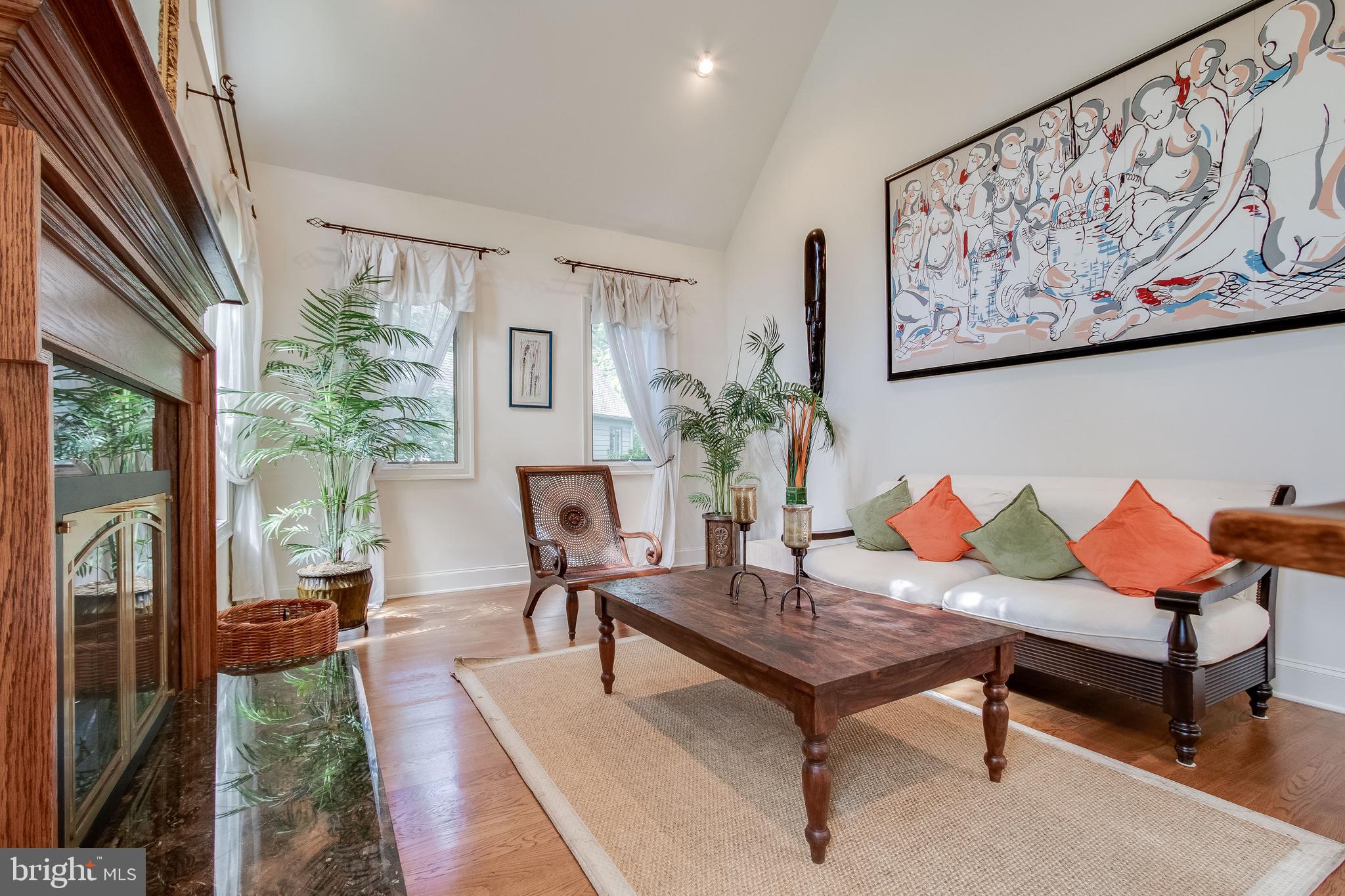 7346 Hooking Road McLean, VA 22101 - Photo 9 of 53 Living Room