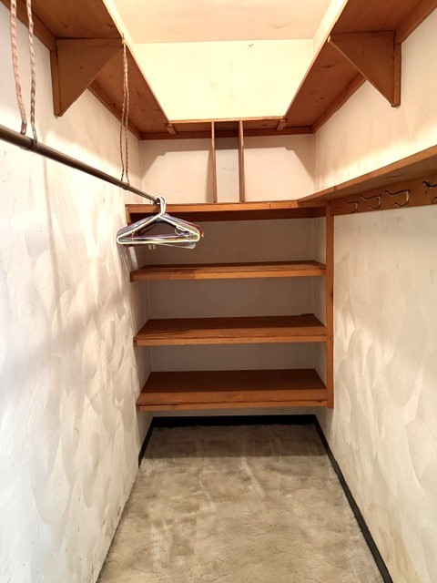 890 Lord Road Fairview, PA 16415 - Photo 27 of 50 Walk In Closet - 9' x 4'