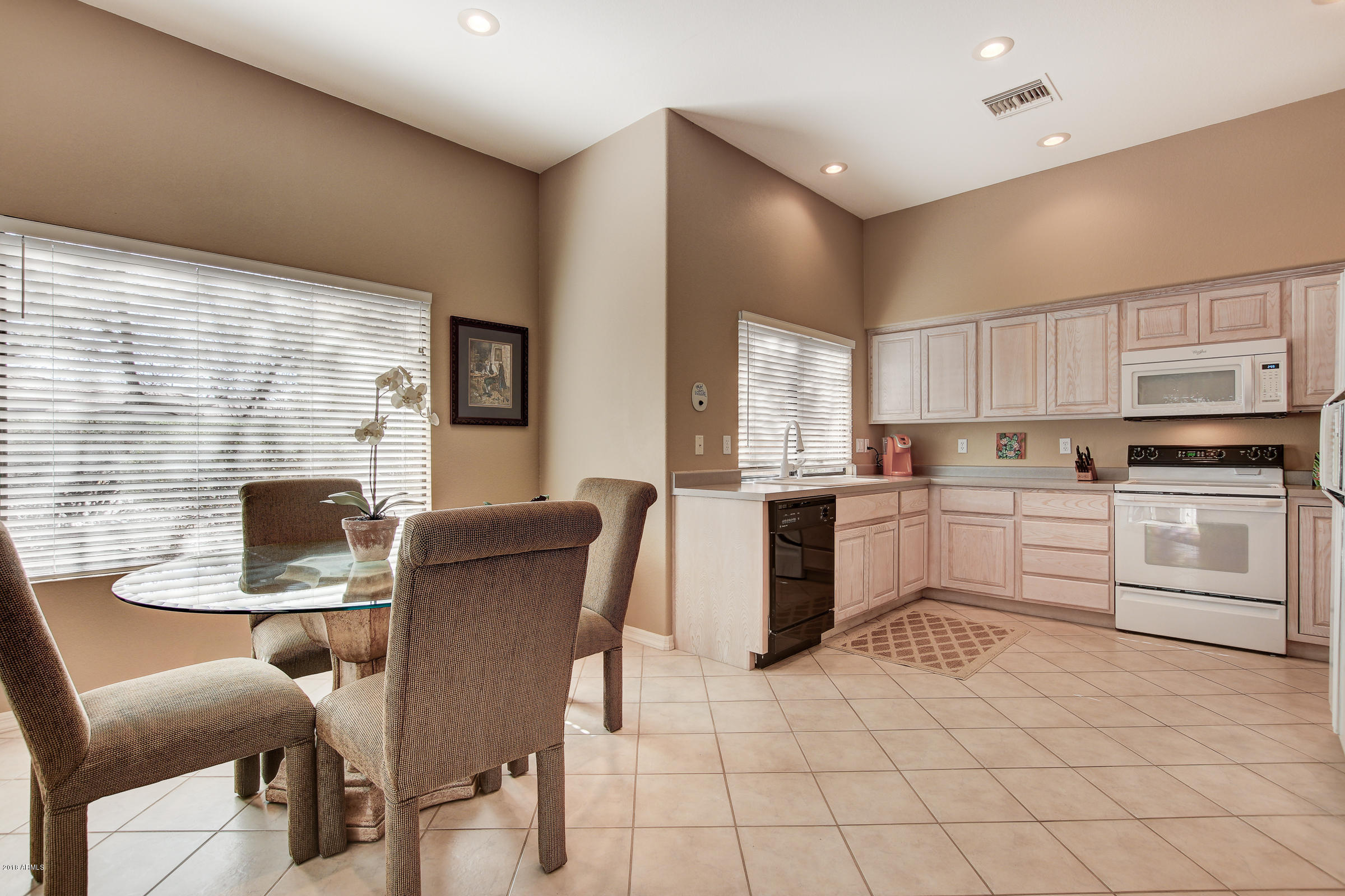18633 Amarado Circle Rio Verde, AZ 85263 - Photo 11 of 36 18633 Amarado Cir-16