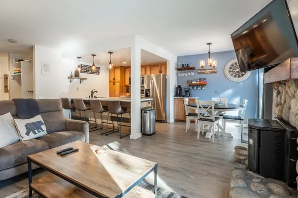 $589,000 | 152 Viewpoint Road, Unit 125, Mammoth Lakes, CA 93546