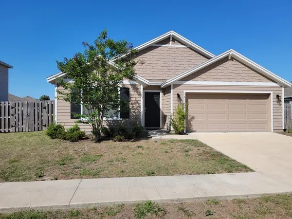 $2,380 | 19162 Northwest 164th Road, High Springs, FL 32643