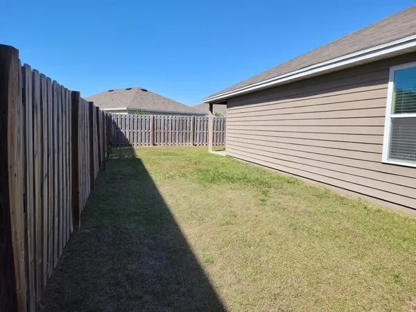 $2,380 | 19162 Northwest 164th Road, High Springs, FL 32643