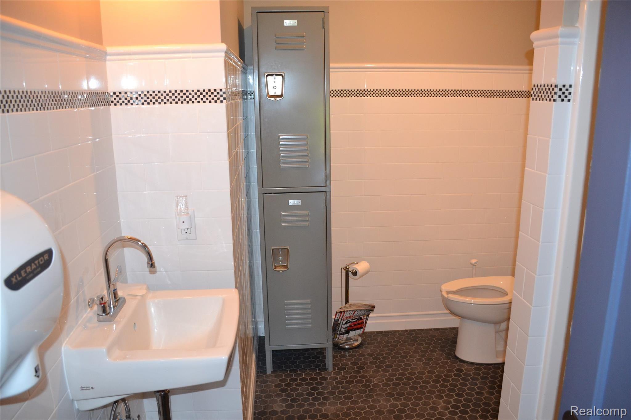2373 Andover Boulevard Rochester, MI 48306 - Photo 39 of 52 DSC_1164.JPG
