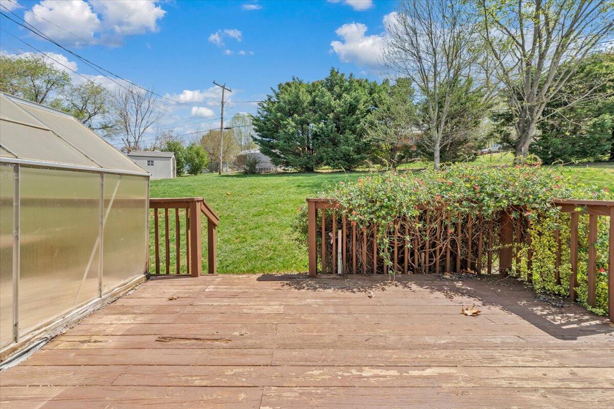 2515 Northminster Road Northwest Roanoke, VA 24012 - Photo 41 of 54 a view of a backyard