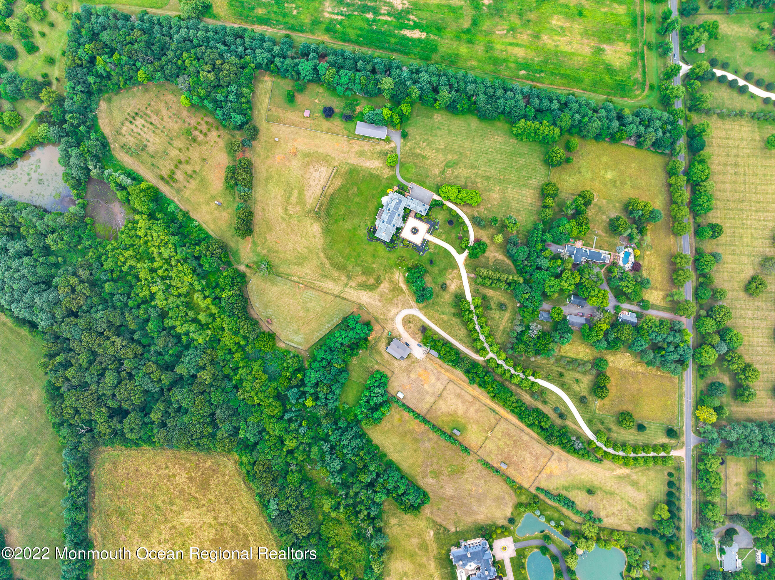 88 Montrose Road Colts Neck, NJ 07722 - Photo 12 of 18 88MontroseDroneOnline-11