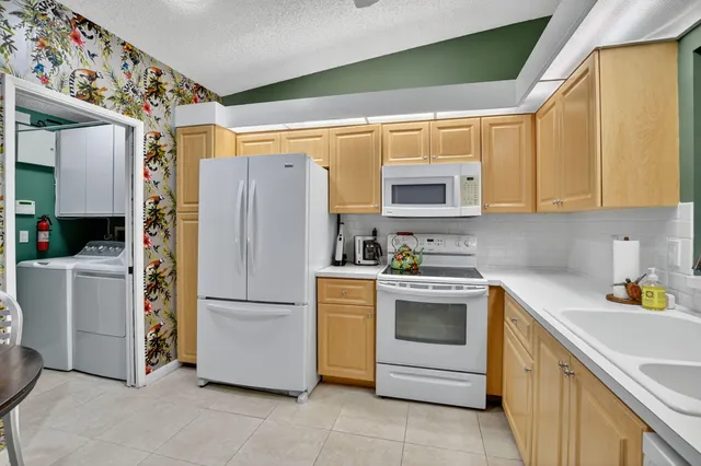 $275,000 | 6096 Kings Gate Circle, Delray Beach, FL 33484