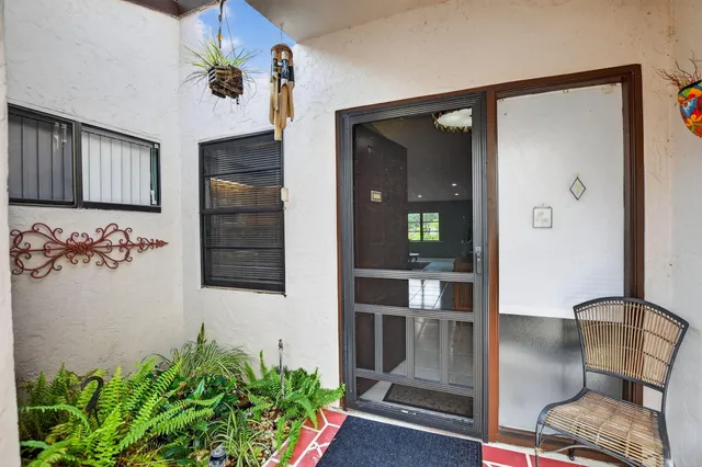 $275,000 | 6096 Kings Gate Circle, Delray Beach, FL 33484