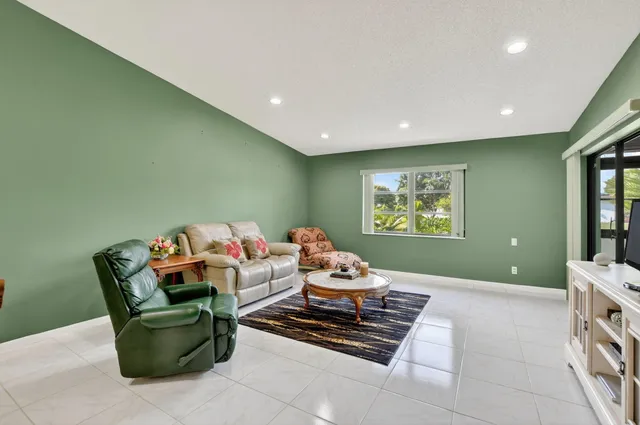 $275,000 | 6096 Kings Gate Circle, Delray Beach, FL 33484
