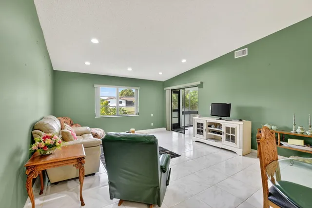 $275,000 | 6096 Kings Gate Circle, Delray Beach, FL 33484