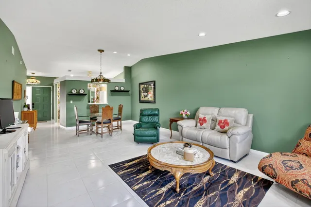 $275,000 | 6096 Kings Gate Circle, Delray Beach, FL 33484