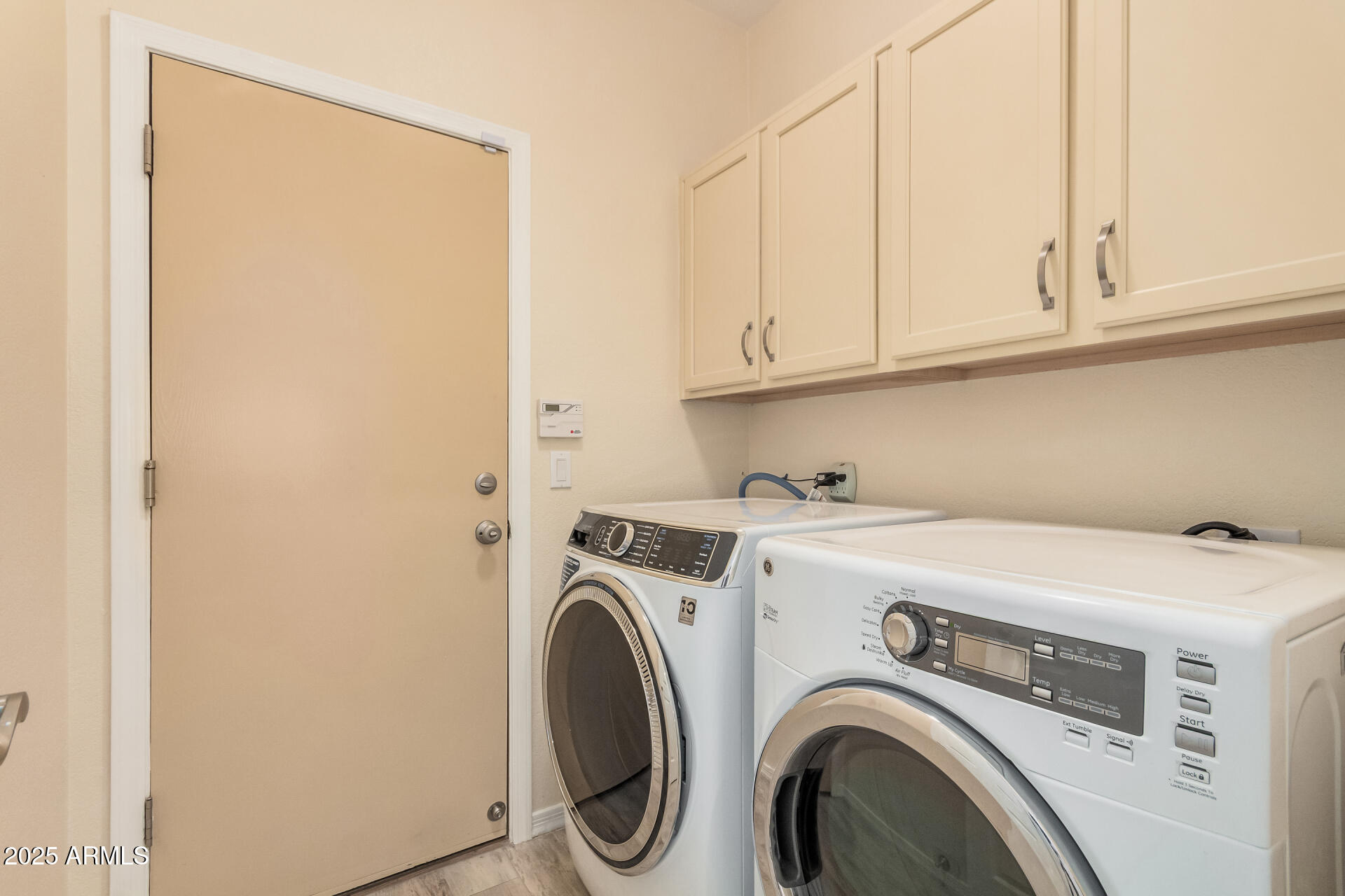 3047 East Fremont Road Phoenix, AZ 85042 - Photo 23 of 36 a utility room with dryer and washer