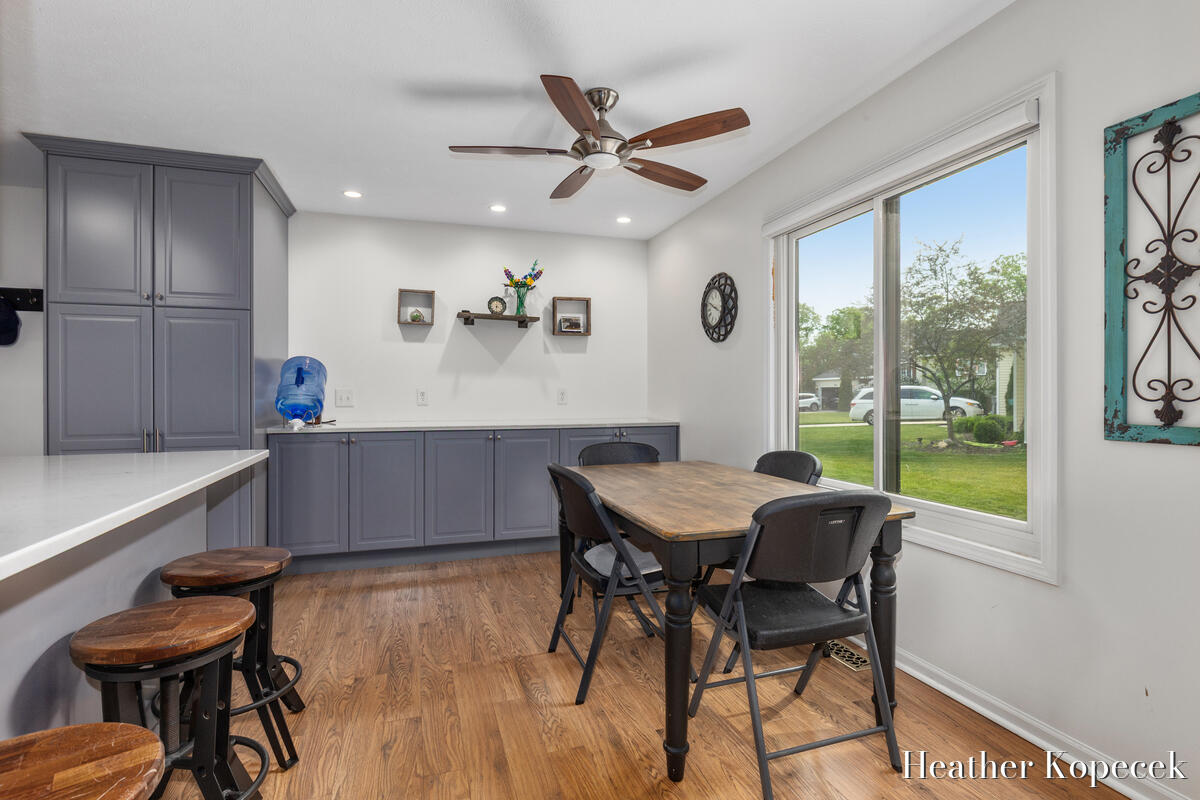 1663 Barnsley Court Southeast Lowell, MI 49331 - Photo 8 of 31 https___photoreal.io_wp-content_photorea