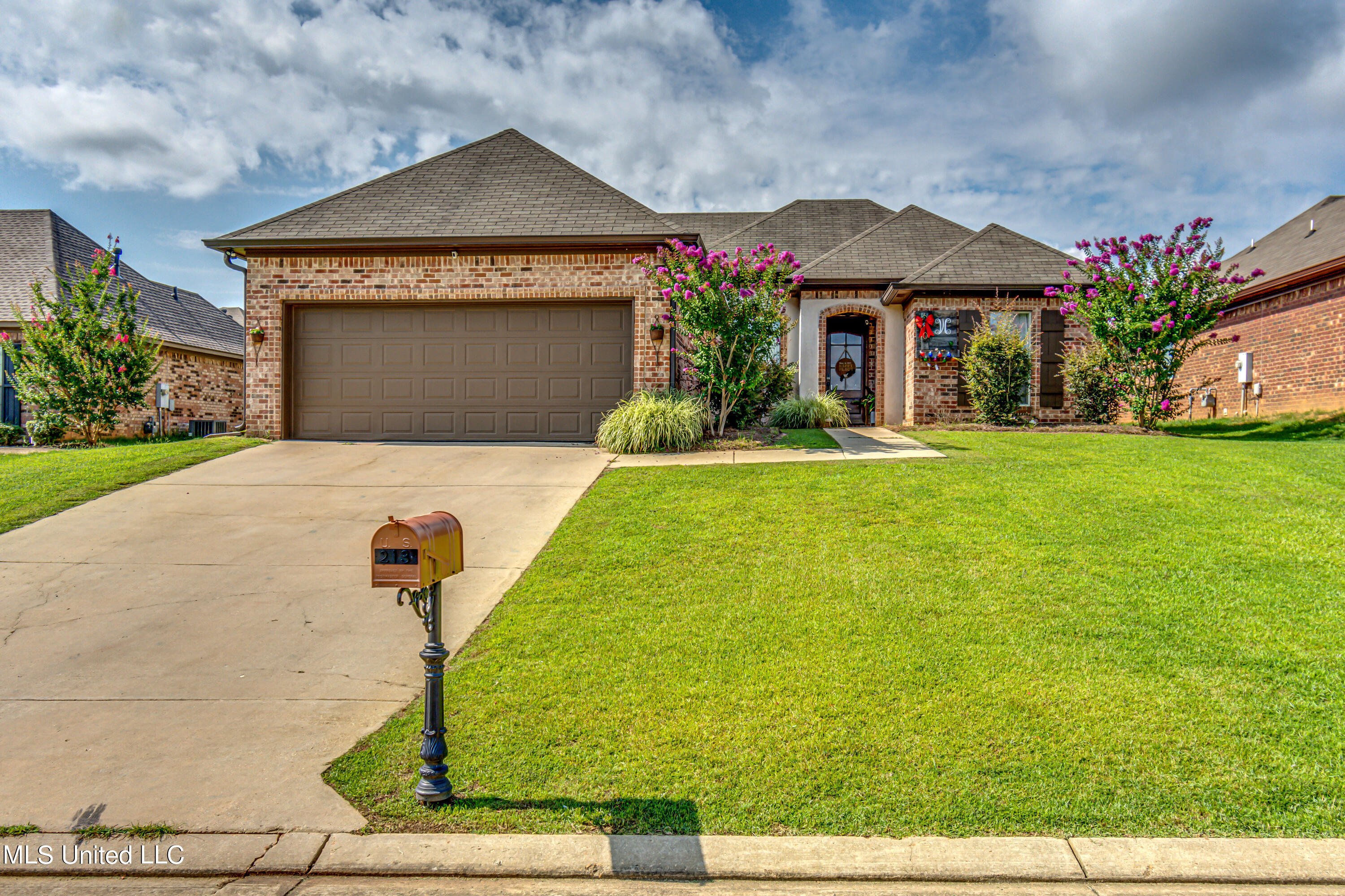 213 Greenfield Ridge Drive Brandon, MS 39042 - Photo 1 of 45 Front