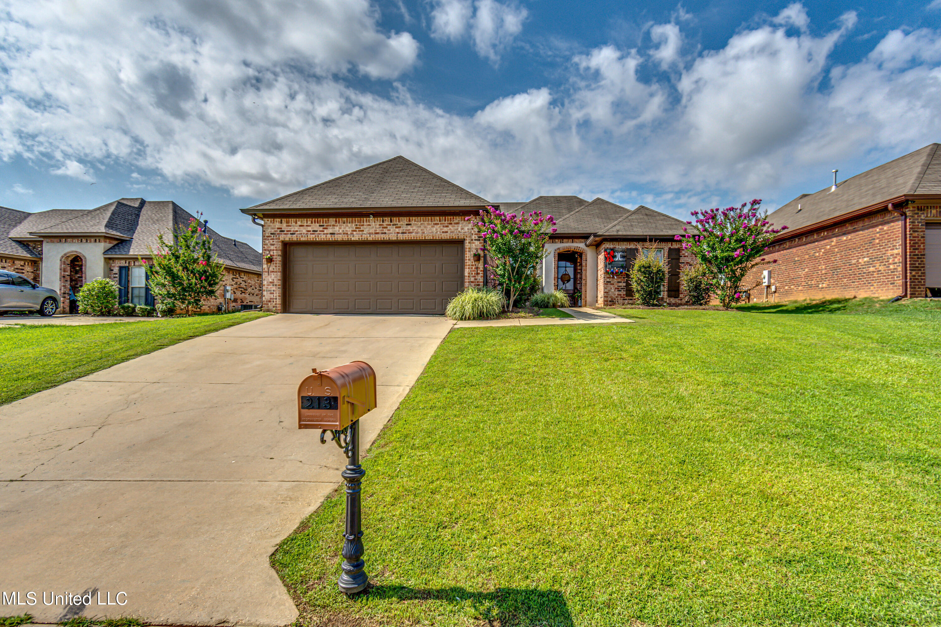 213 Greenfield Ridge Drive Brandon, MS 39042 - Photo 3 of 45 213 Greenfield Ridge Dr-4