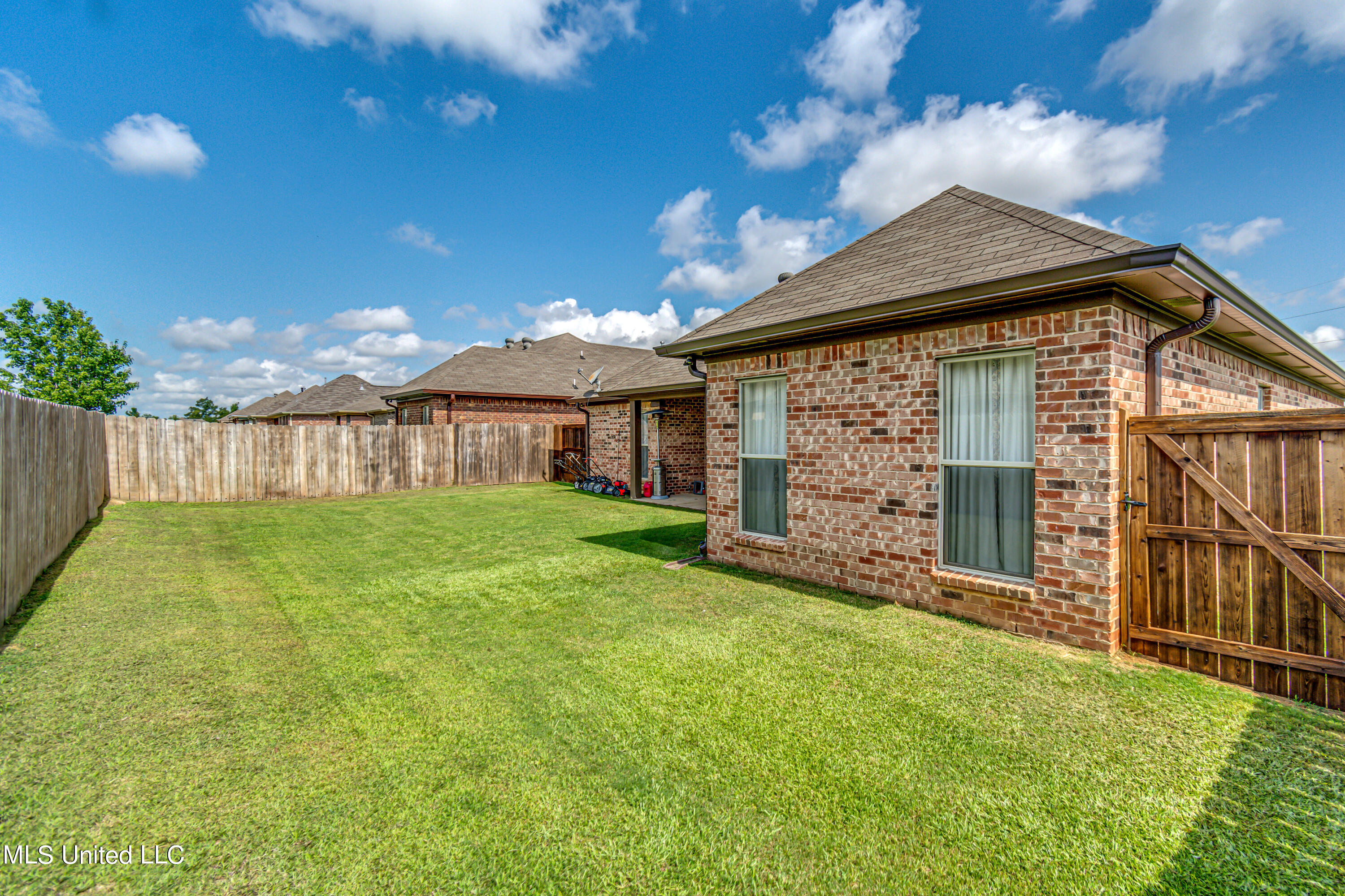 213 Greenfield Ridge Drive Brandon, MS 39042 - Photo 5 of 45 213 Greenfield Ridge Dr-9