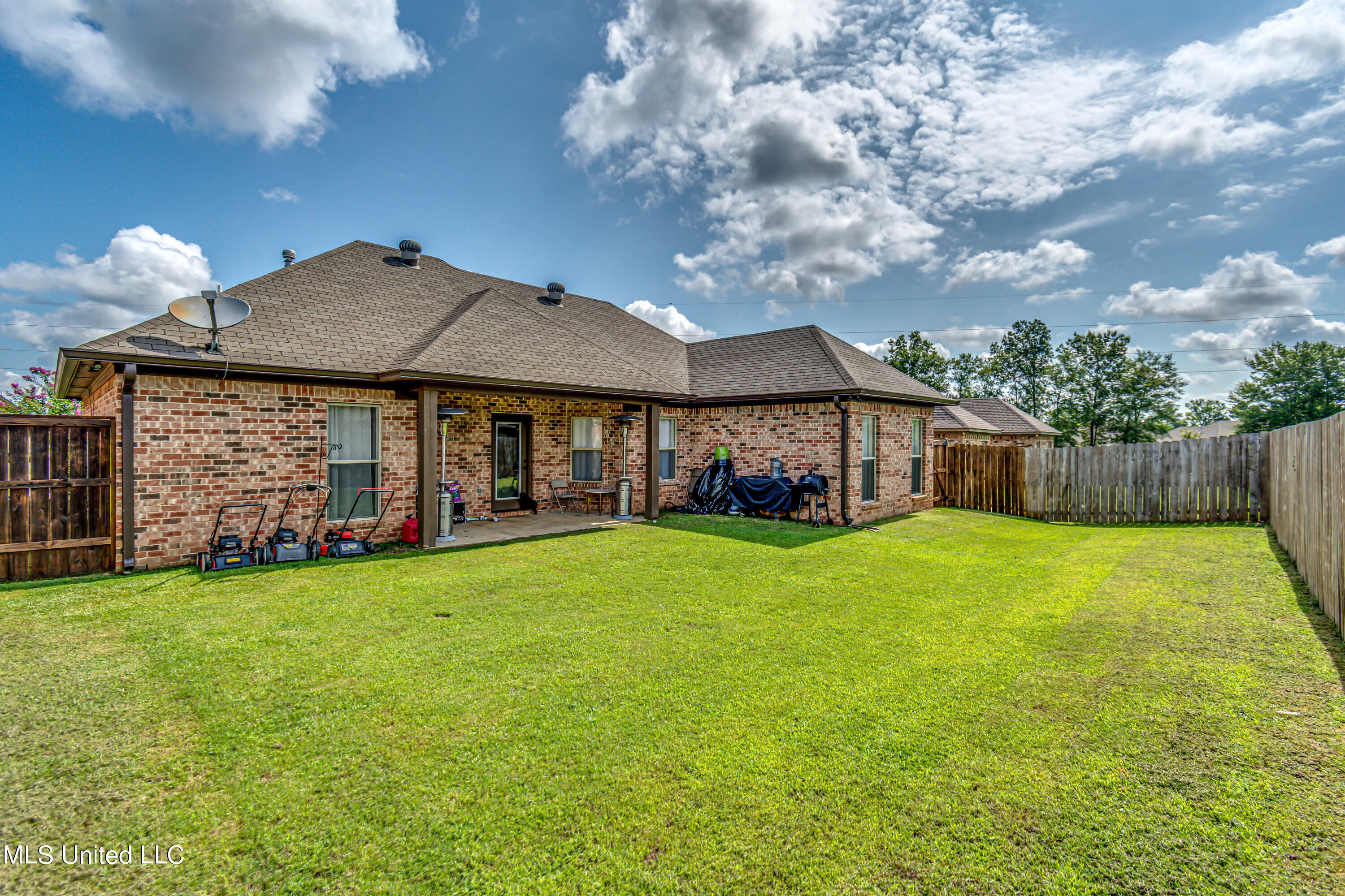 213 Greenfield Ridge Drive Brandon, MS 39042 - Photo 6 of 45 213 Greenfield Ridge Dr-10