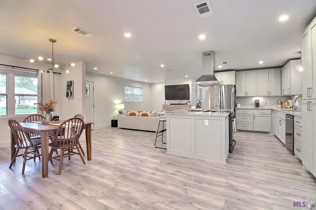 $260,000 | 7964 Fairlane Drive, Denham Springs, LA 70726