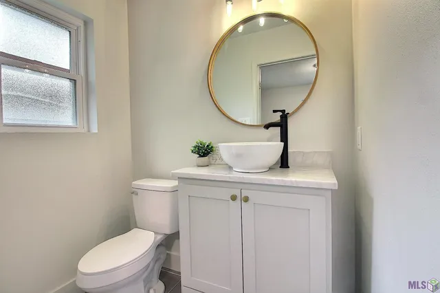 $260,000 | 7964 Fairlane Drive, Denham Springs, LA 70726