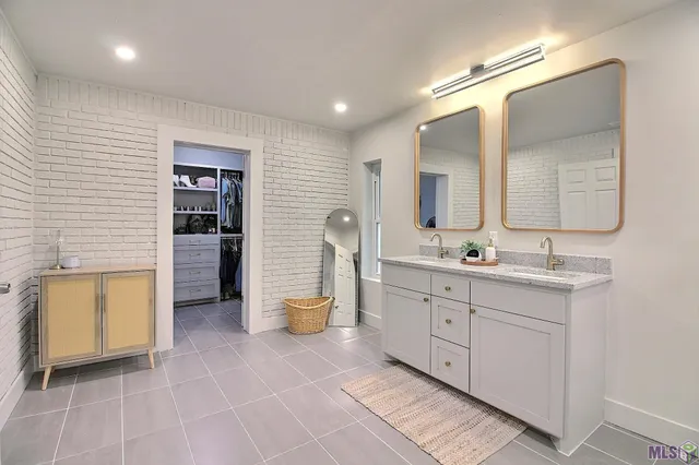 $260,000 | 7964 Fairlane Drive, Denham Springs, LA 70726